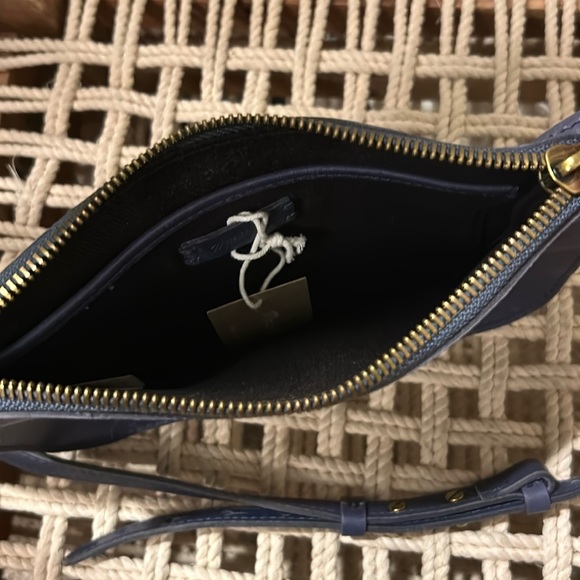 The Simple Crossbody Bag - Picture 3 of 5